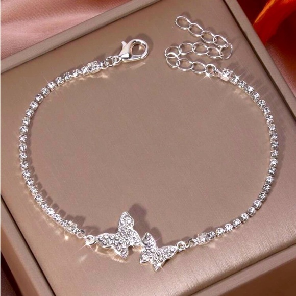 ✨ Butterflies 🦋 rhinestone bracelet ✨​​​ - Picture 5 of 6